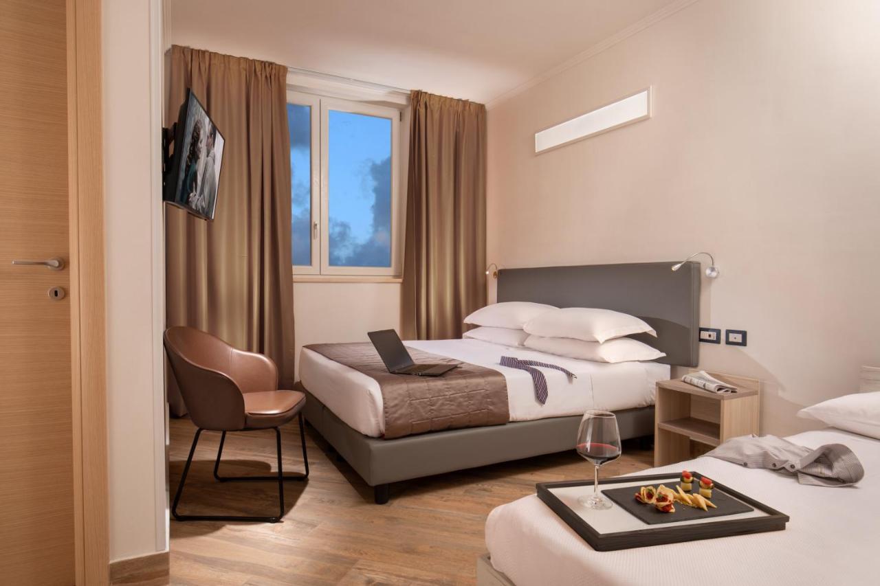 Simon Hotel Pomezia Eksteriør bilde
