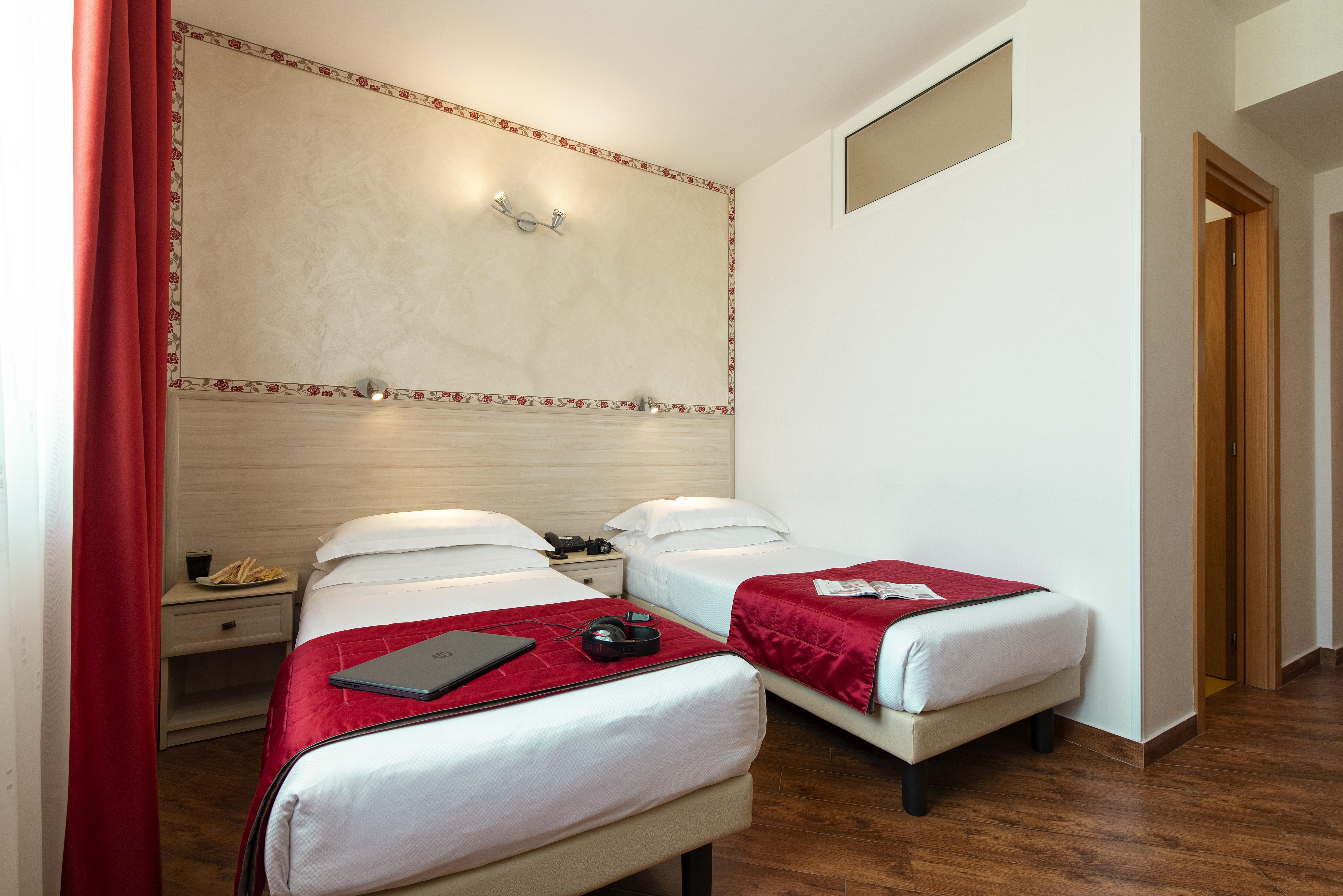 Simon Hotel Pomezia Eksteriør bilde