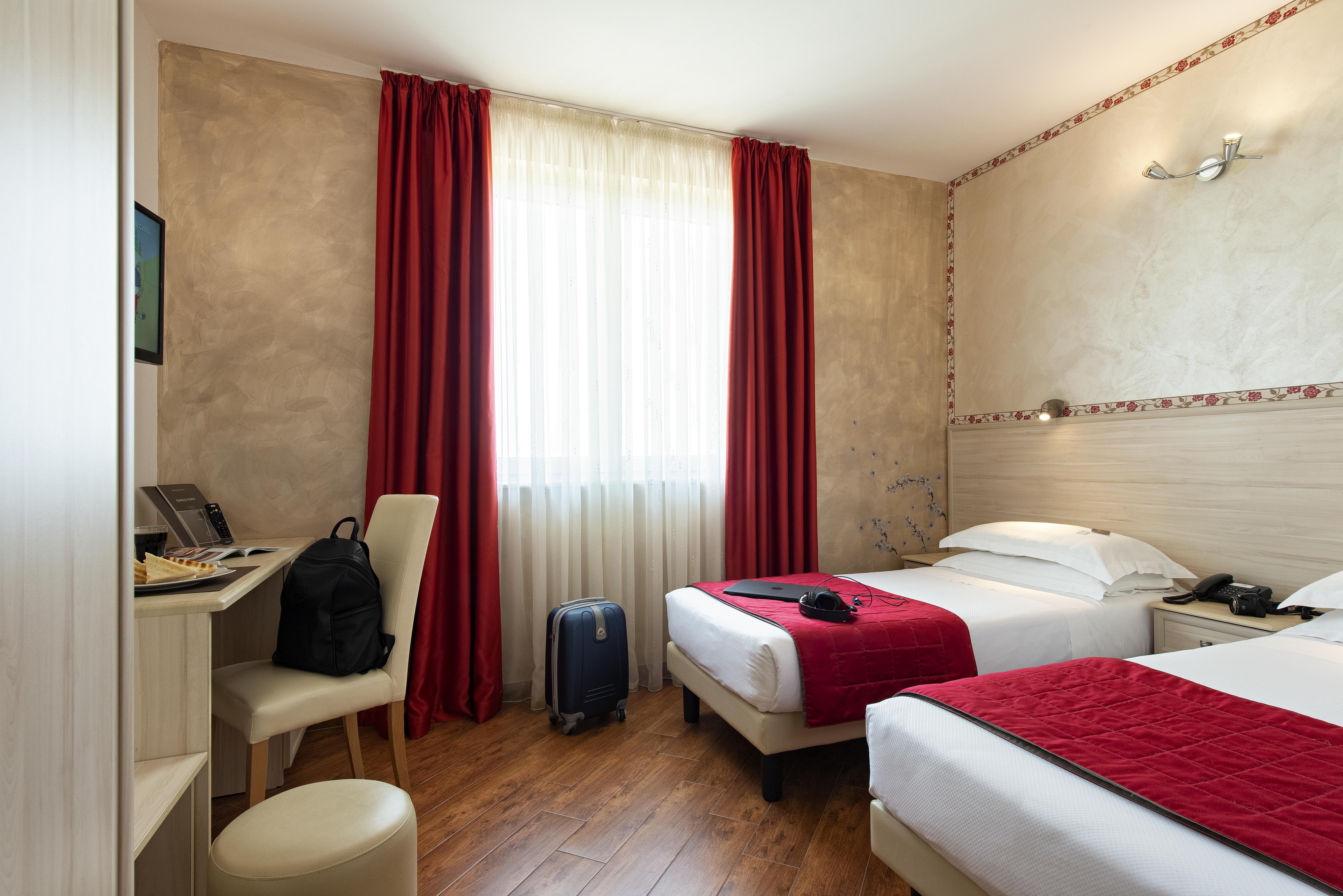 Simon Hotel Pomezia Eksteriør bilde